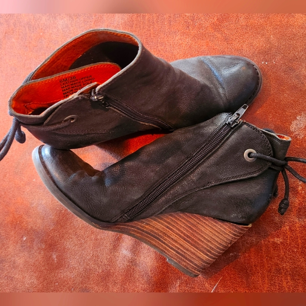 Lucky Brand Black Leather Wedge Ankle Booties
